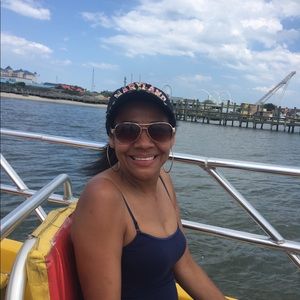 Meet your Posher, Gloria